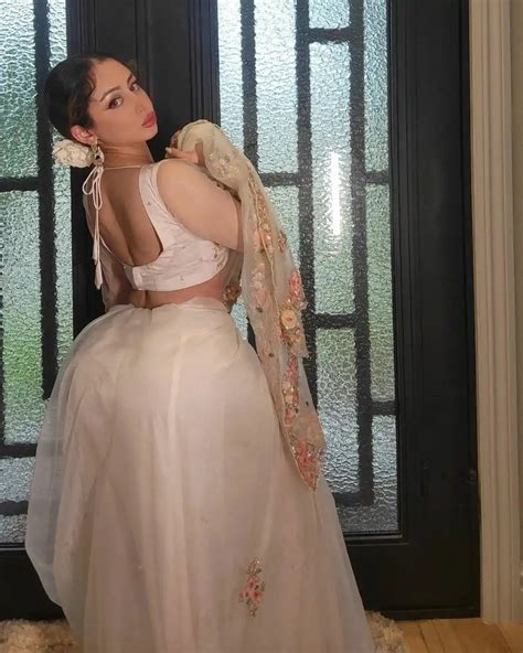 Ms Sethi covers her big Butts with Desi Saree - HotsArena - Worlds best Models and Actress Network.