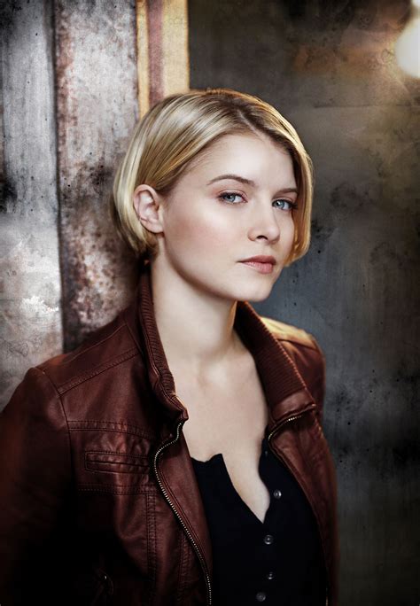 Sarah Jones Boobs: Exploring The Truth Behind The Headlines