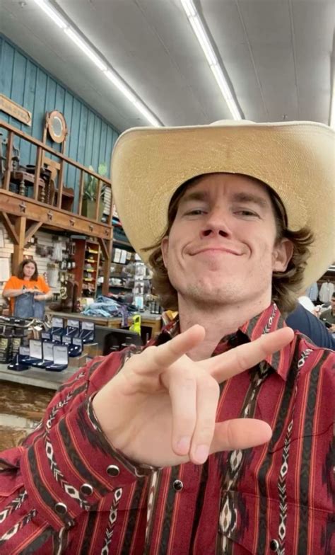 Best 13 Danny Duncan insta story on Dec 20th, 23 best friend photos pose – Artofit