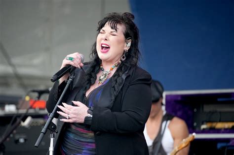 Ann Wilson in Krebsbehandlung: Heart sagen alle Konzerte für 2024 ab— Rolling Stone
