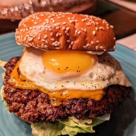 [Homemade] Smash burger with fried egg. : r/food