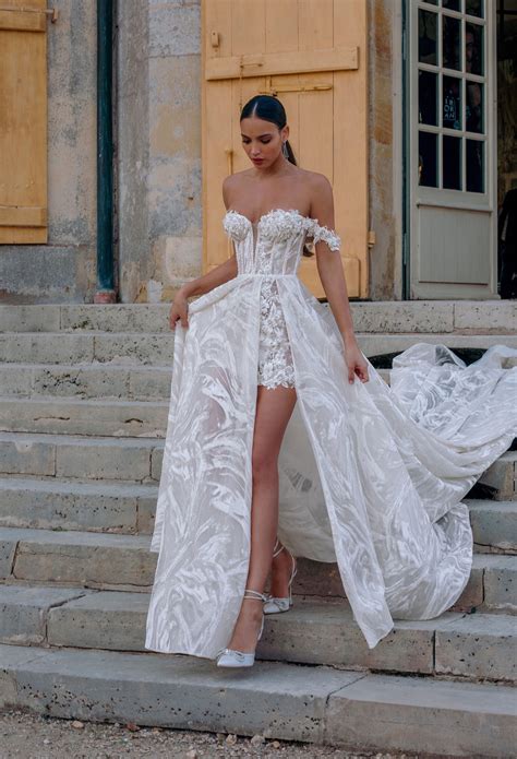 Short bridal gown with overskirt – Artofit - wedding gown with overskirt