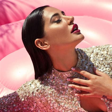 Rockstar एक्ट्रेस Nargis Fakhri ने बदल डाला पूरा हुलिया, Nude नहीं होने पर डायरेक्टर ने कर दिया ...