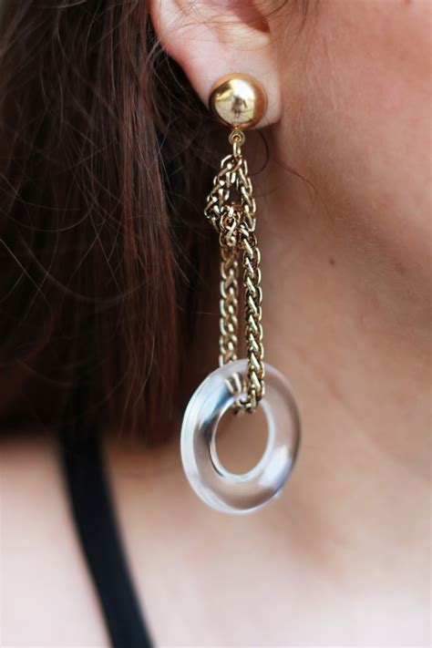 Fashamorphosis: Grids N' Smiles.