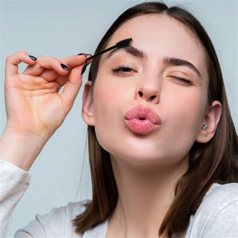 The Spiritual Meaning of Your Right Eyebrow That Keeps Twitching ...