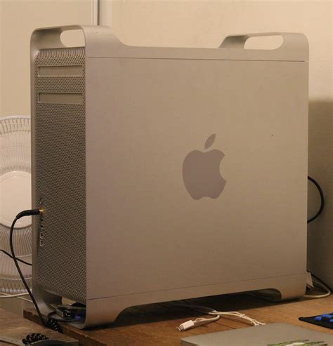 Love how this beast looks on my desk! : r/mac