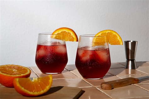 What is a Negroni? Your Guide to the Iconic Italian Cocktail