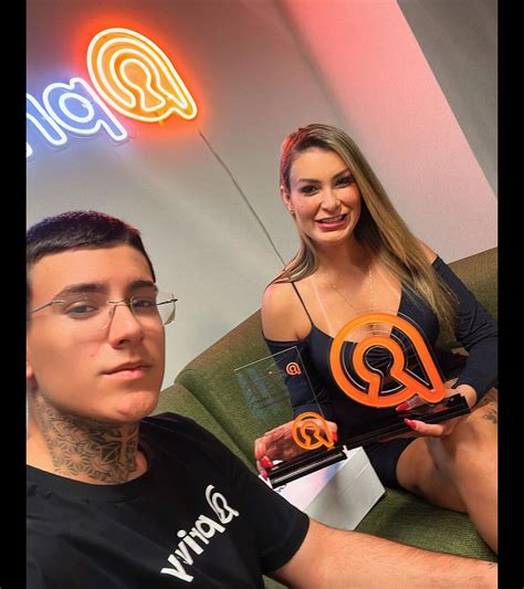 Foto: Andressa Urach ainda frisou o profissionalismo com o filho, que ...