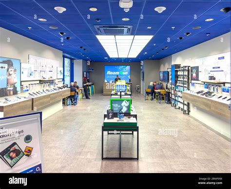 O2 shop interior hi-res stock photography and images - Alamy