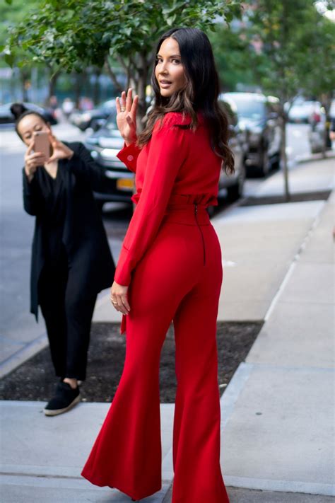Olivia Munn Sexy Ass In Red Pants - Hot Celebs Home