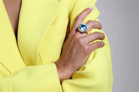 Gemma Ivory Ring - Emerald - Diamonds