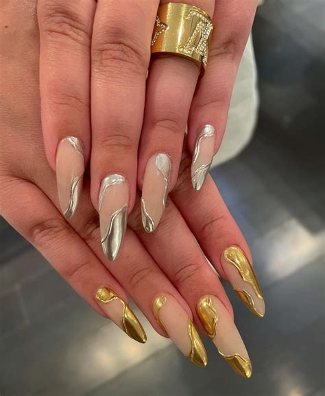 40 Beautiful Gold Nails To Bring Elegance To Your Outfits | Gold chrome ...