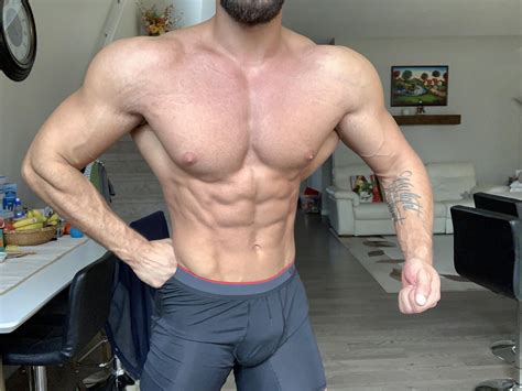 4 weeks out from Canadian Nationals: mens physique. 183Lbs @ 5 foot 9 ...