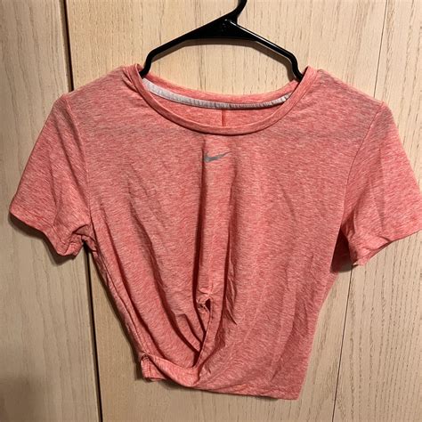Cropped pink nike t shirt - Depop