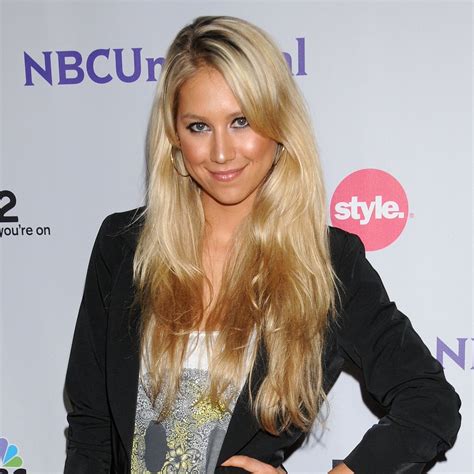 Anna Kournikova Seen in Wheelchair During First Appearance in 2 Years