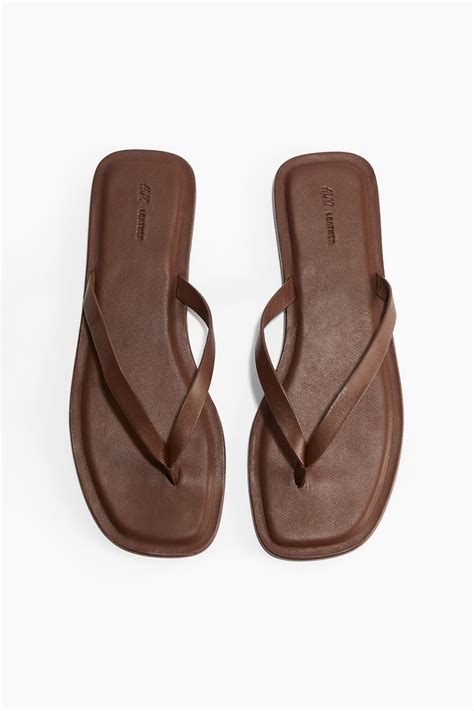 Leather flip-flops - Brown - Ladies | H&M GB