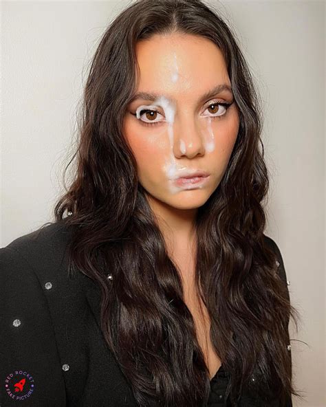 RED ROCKET FAKES: Dafne Keen 01