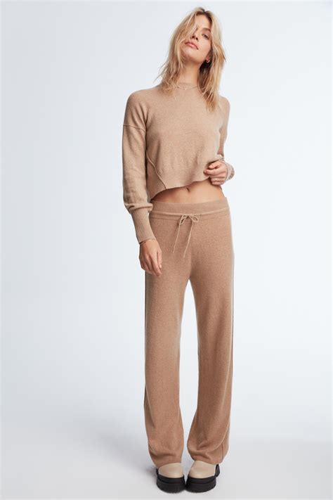 The 30 Best Travel Pants for Women That Are So Chic | Who What Wear