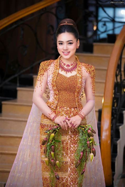 Pin de Zin Nyein en Beautiful Burmese Wedding Dress for Brides