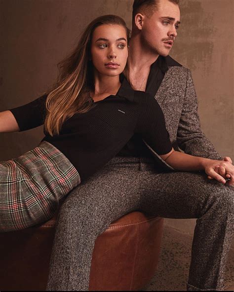 Dacre Montgomery & Liv Pollock para Harper's Bazaar Kazajastán Agosto ...