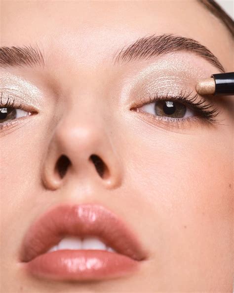 Makeup Tips For Brown Eyes And Pale Skin