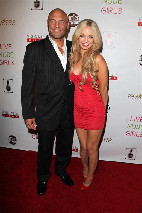 los angeles, 12 de agosto - randy couture, mindy robinson en el estreno de live nude girls los ...