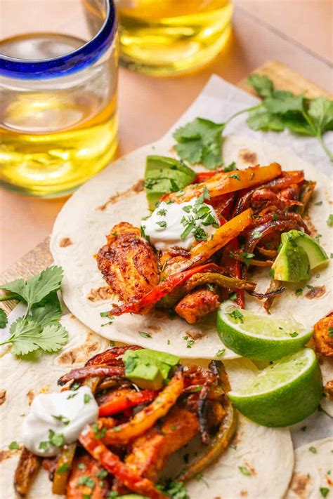 30-Minute Sheet Pan Chicken Fajitas (With Taco Seasoning) | Lauren Fit ...