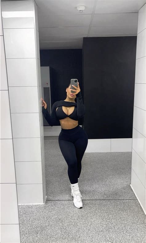 Big juicy titties at the gym : r/priscillamongefans
