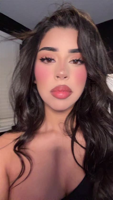 Melissa 🍒 (@melissagstm) - Urlebird