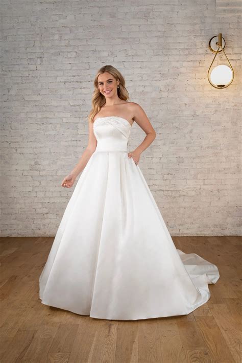 Modern Strapless Princess Ballgown Wedding Dress with Detachable Bow