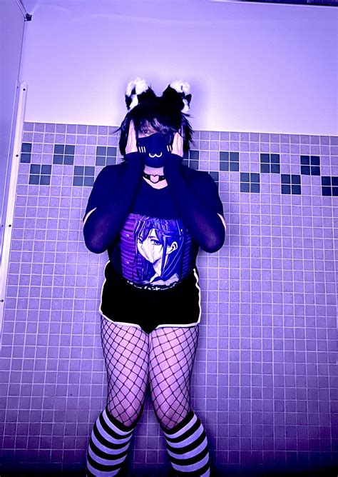 What would you do if you found a femboy in a public restroom at 2am? u003e~