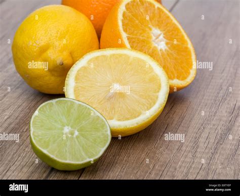Oranges and lemons hi-res stock photography and images - Alamy