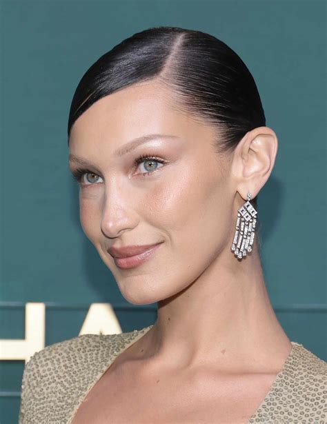 20 Slicked-Back Hair Looks
