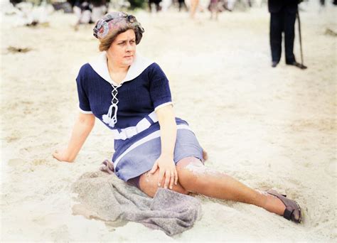 See old-fashioned swimsuits & what people wore to the beach 100 years ...