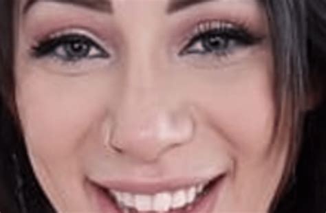 Valentina Jewels | Dopple.ai