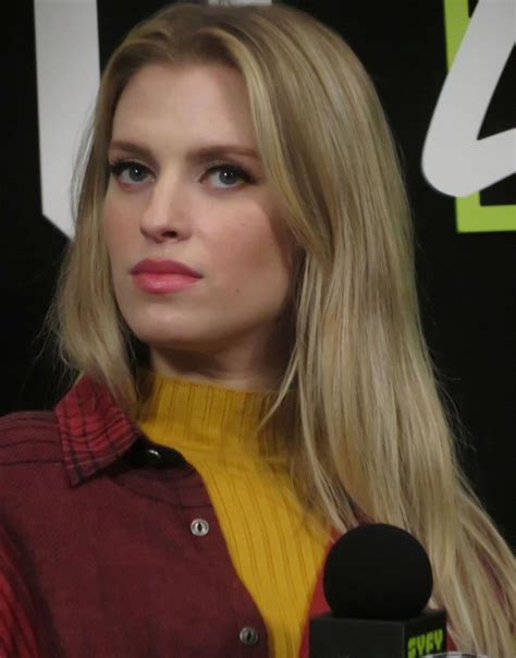 BARBARA DUNKELMAN at 2019 New York Comic Con 10/03/2019 – HawtCelebs