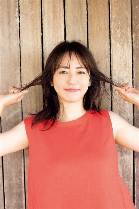 磯山さやか6年ぶり写真集発売「磯山のファンは期待していない」ご飯モリモリ豊満ボディーで撮影 - 芸能写真ニュース : 日刊スポーツ