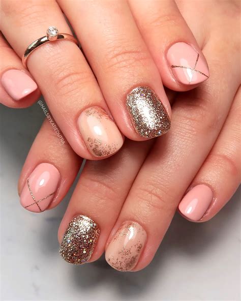 16 Gold Nails Ideas for a Glamorous Look