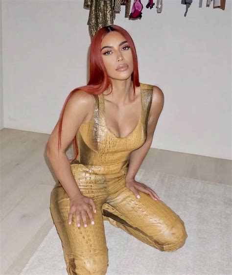 On her knees | Scrolller