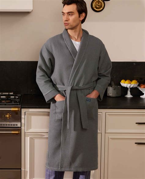 Men's Charcoal Cotton Waffle Dressing Gown | Savile Row Company