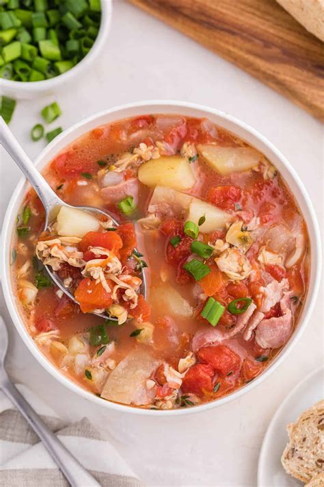 Easy Manhattan Clam Chowder - Simply Stacie