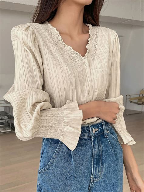 DAZY Shirred Flounce Sleeve Textured Blouse | Beige blouses outfit ...