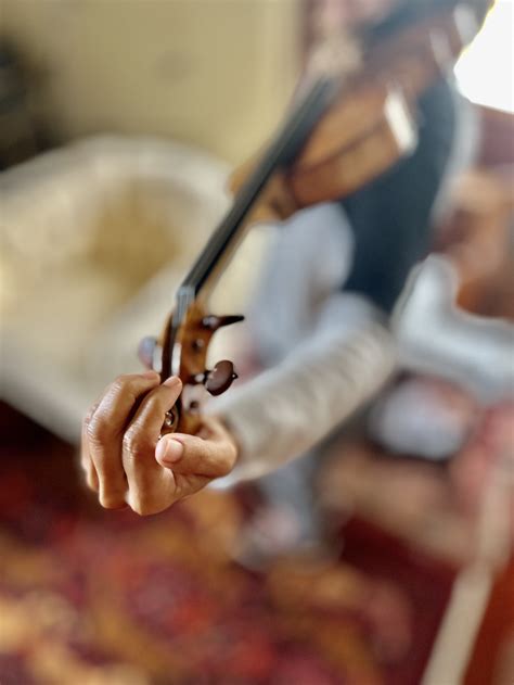 Choosing the right violin size — Maite Iglesias