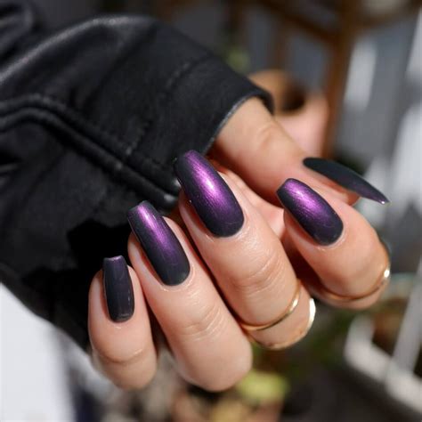 15 Simple Dark Purple Nails - Sparkling Boy Ideas