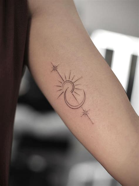 25 Sun and Moon Tattoo Ideas with Meaning for Female | Small pretty ...