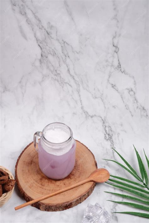 Premium Photo | Grape flavored milkshake