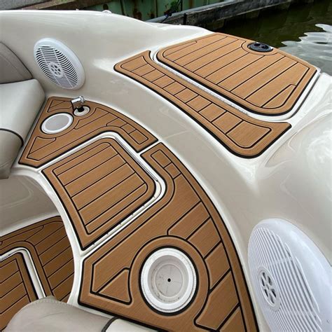 Sea Ray Deck Boat SeaDek Flooring | SeaDek by Phantom Enterprise