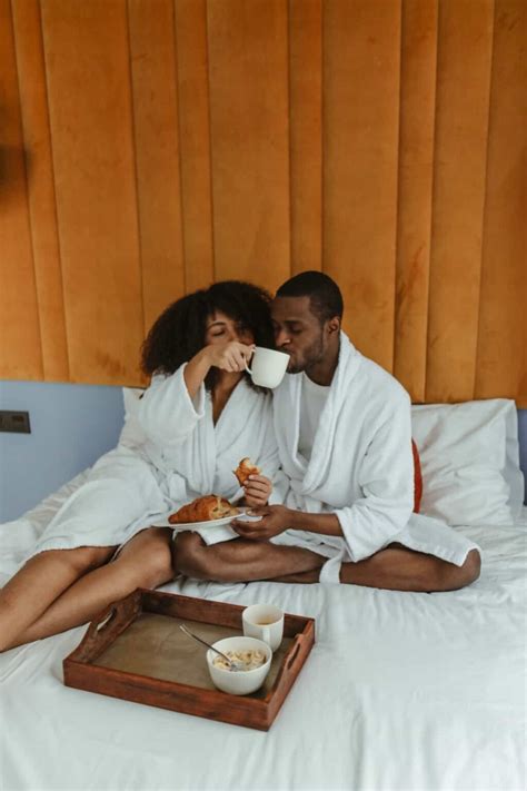 25 Totally Free Date Ideas At Home (You're Guaranteed To Enjoy!)