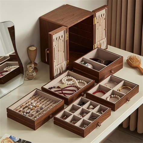 How to store jewelry boxes?