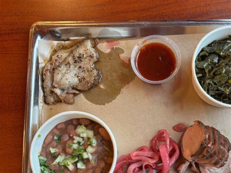 Preview the new barbecue, sides, and sauces at Black Dog Urbana - Smile ...